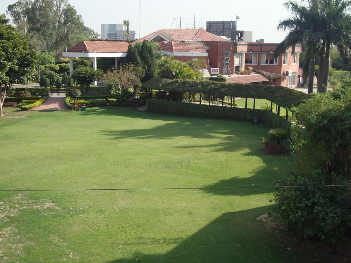 Hotel North Park Panchkula Exterior foto