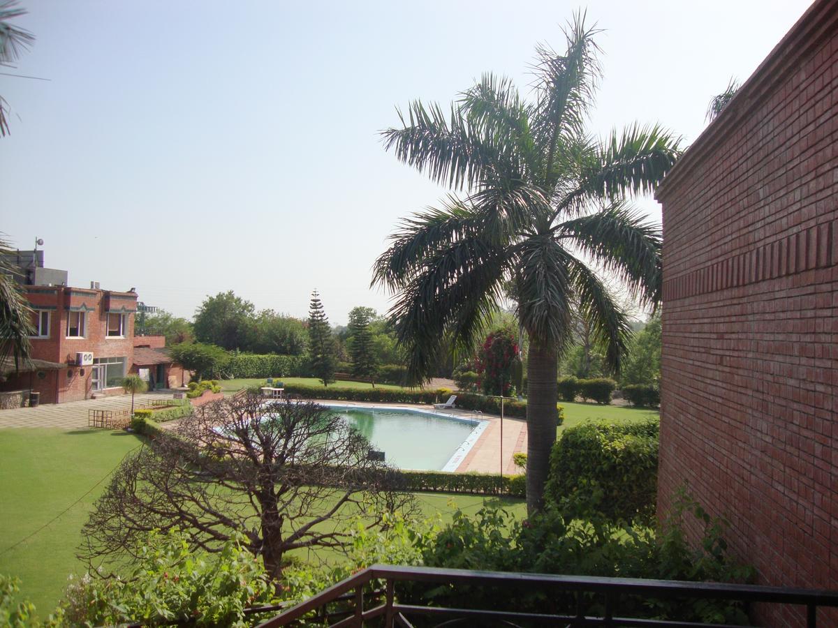 Hotel North Park Panchkula Exterior foto