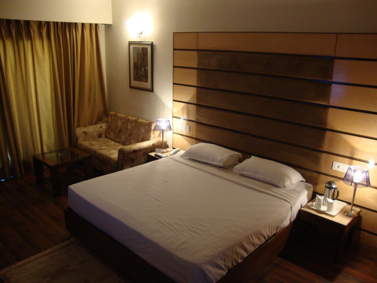 Hotel North Park Panchkula Exterior foto