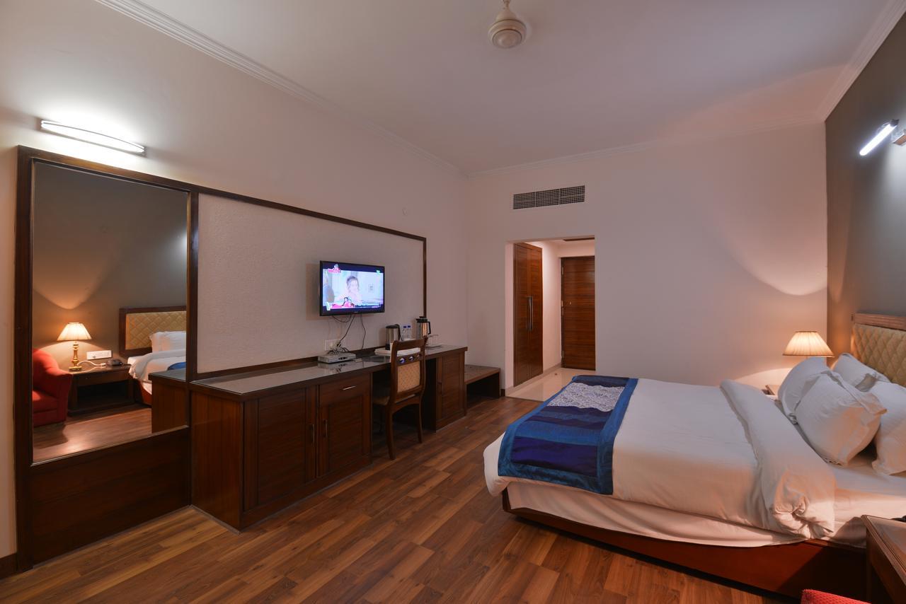 Hotel North Park Panchkula Exterior foto